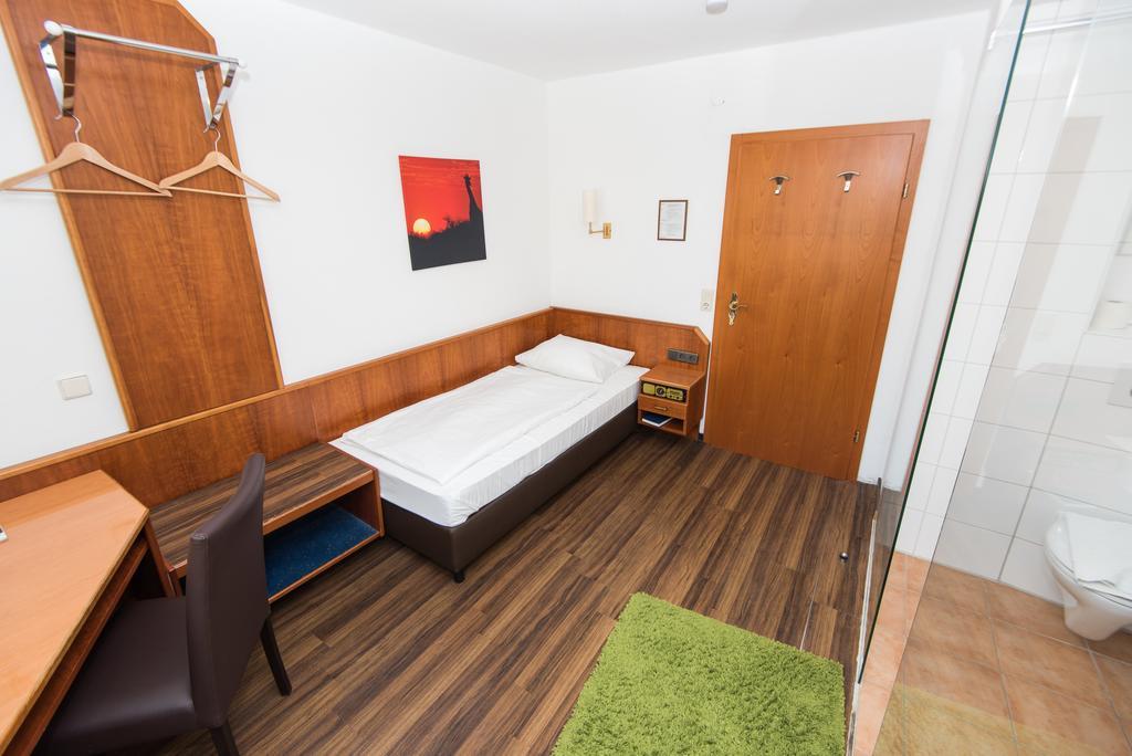 Hotel Am Friedensplatz Estugarda Quarto foto