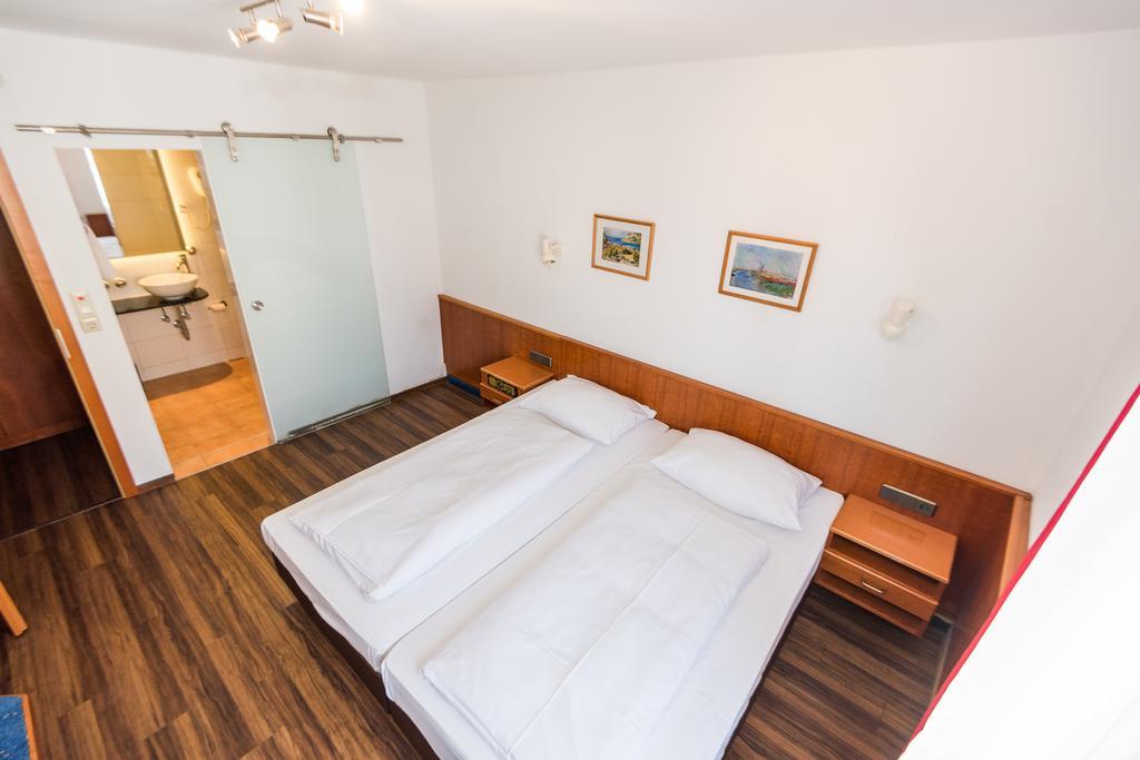 Hotel Am Friedensplatz Estugarda Quarto foto