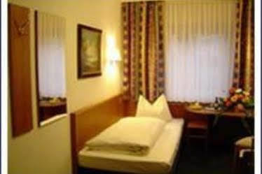 Hotel Am Friedensplatz Estugarda Exterior foto
